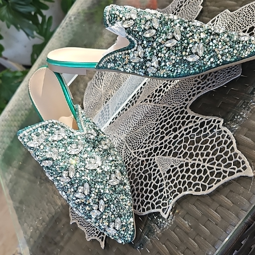 Elegant Green Slip-On Women's Shoes - Picture 6 of 6